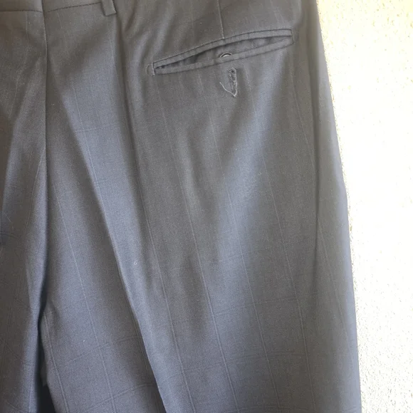 JoS A Bank Men's Dark Blue Suit